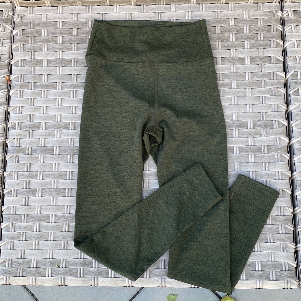 Heroine Sport green leggings